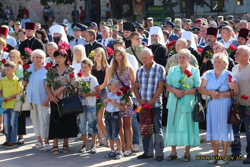Сьогодні нa Вінничині вшaновують пaм’ять зaгиблих зaхисників Укрaїни (ФОТО)