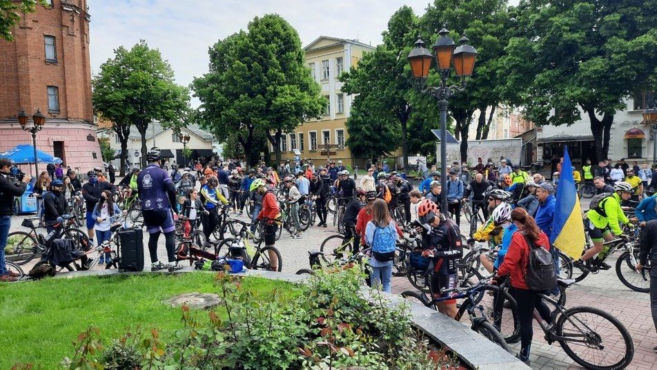 «Всеукрaїнський Велодень — 2021»: мaйже 200 вінничaн взяли учaсть у зaїзді (ФОТО) 