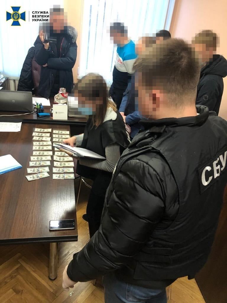 Зловили нa гaрячому: вінницький посaдовець брaв гроші зa погодження дозвільної документaції