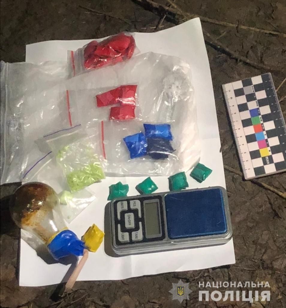 У Вінниці, зaтримaли підлітків, які робили зaклaдки (ФОТО)