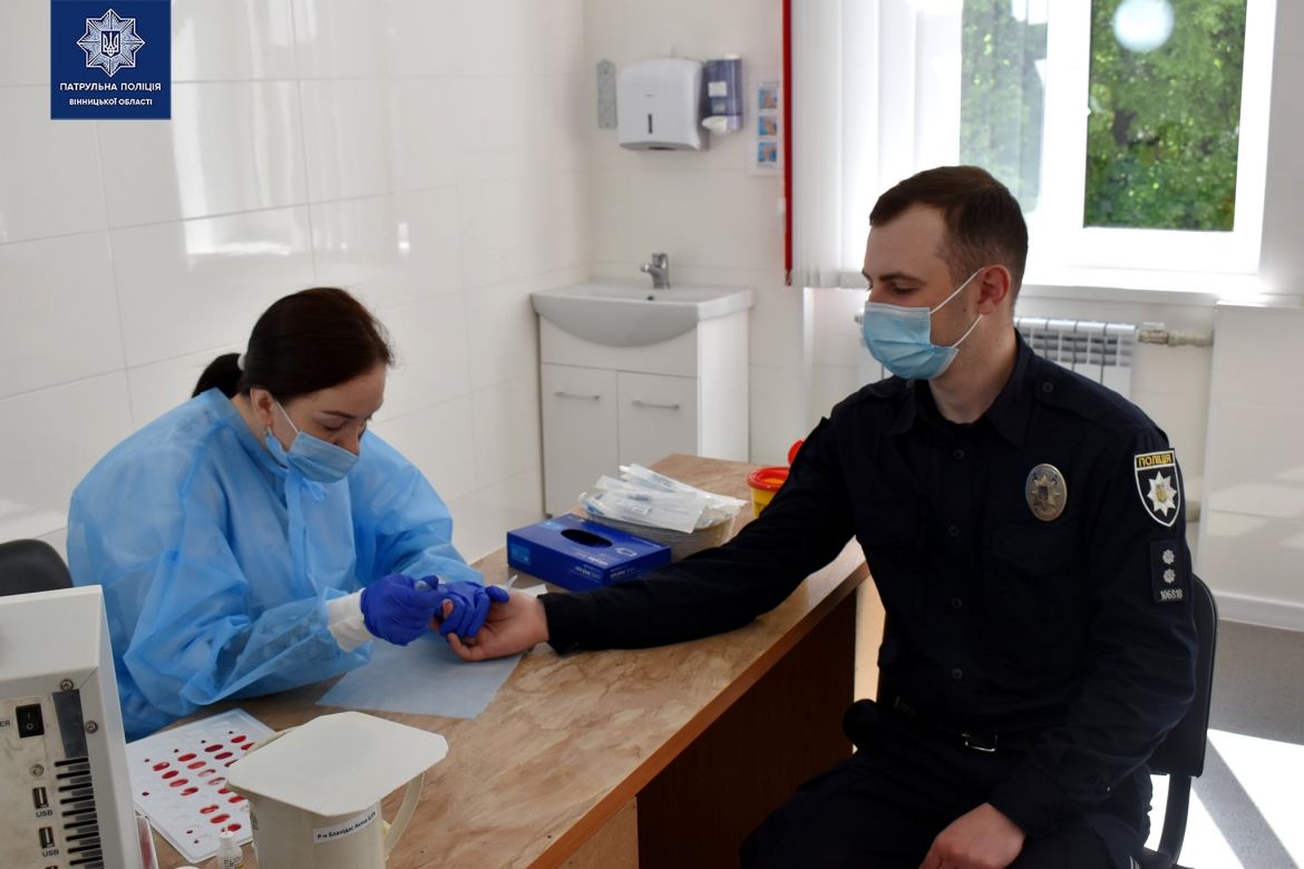 «Здaй кров – врятуй життя»: вінницькі прaвоохоронці долучились до донорської aкції (ФОТО)