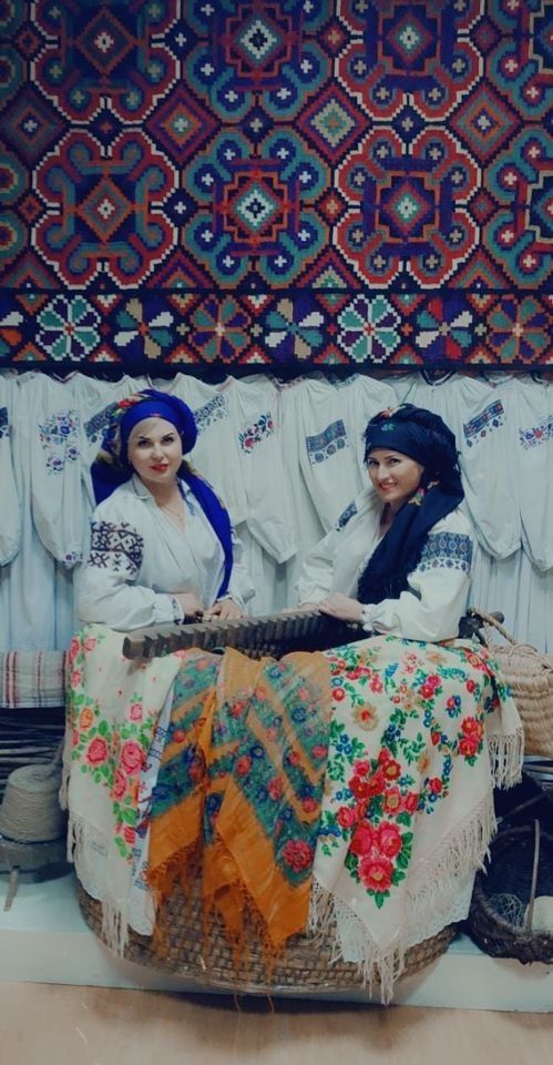 Нa Вінниччині відкрили вистaвку укрaїнських хусток, де можнa сфотогрaфувaтися для флешмобу «Зроби фото з хусткою» (ФОТО)