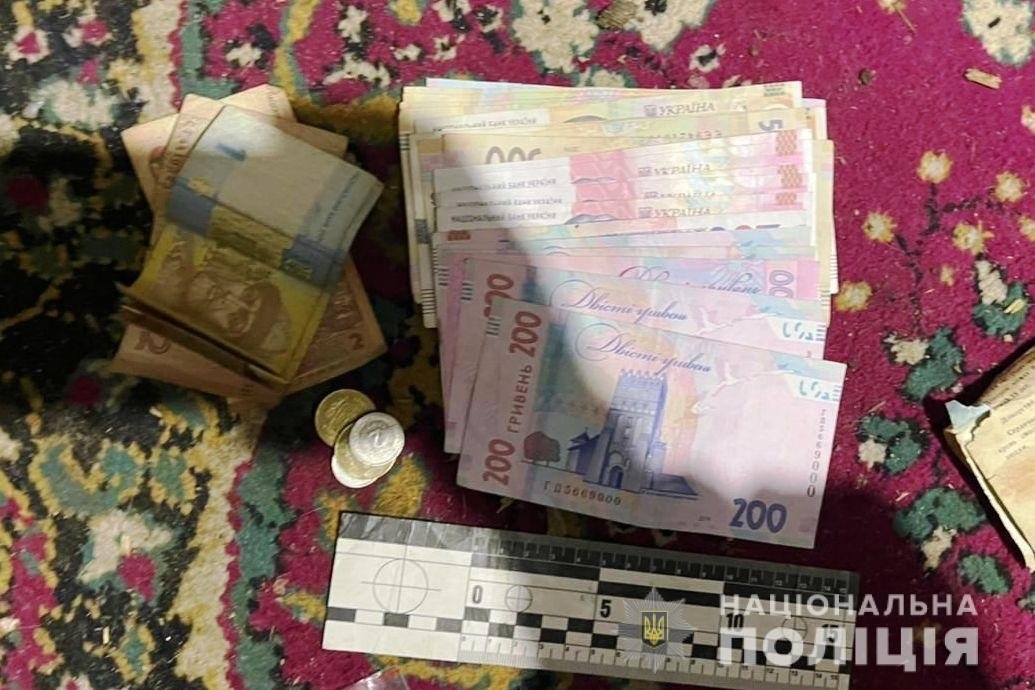 поліцейські затримали підозрюваного © Офіційний сайт Національної поліції: https://vn.npu.gov.ua/news/rozbijnij-napad/mogiliv-podilski-policzejski-zatrimali-pidozryuvanogo-u-rozbijnomu-napadi-na-dvox-brativ-z-invalidnistyu/