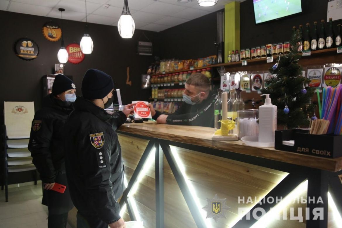 Вінницькі правоохоронці зафіксували понад сотню фактів продажу дітям алкогольних напоїв та тютюнових виробів