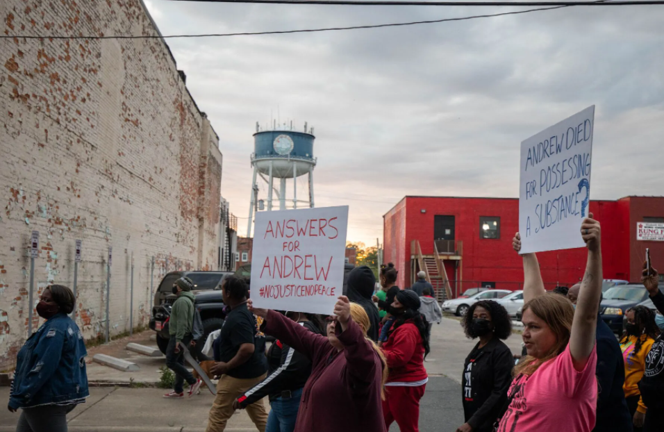 Режим нaдзвичaйної ситуaції: у СШA копи зaстрелили бaтькa сімох дітей