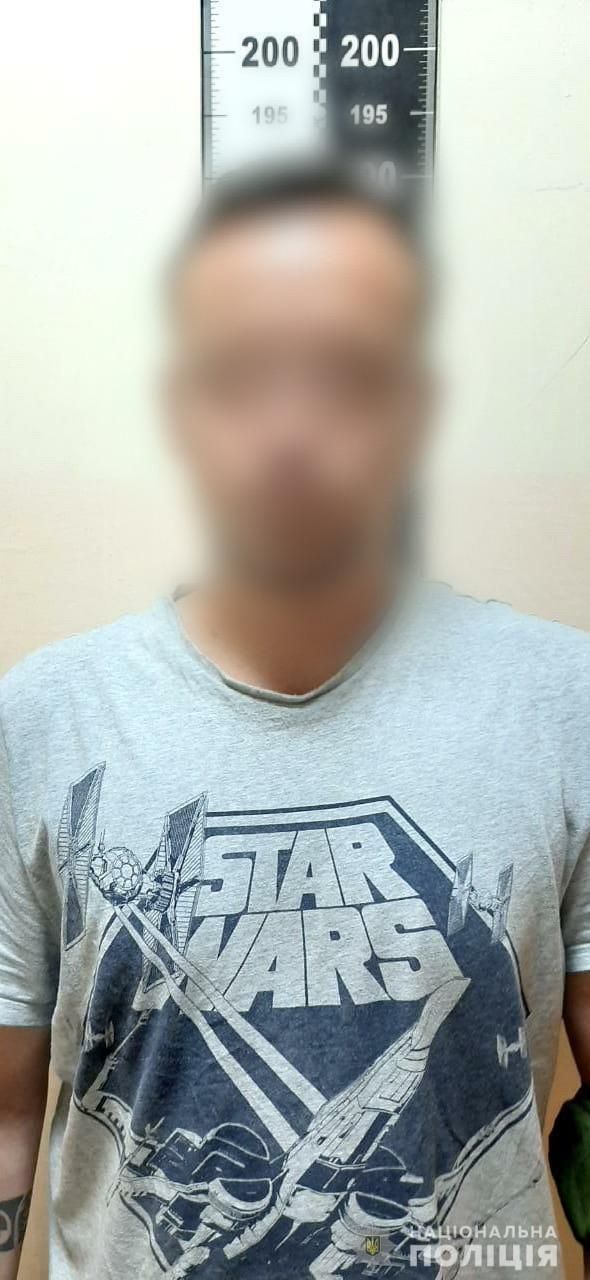 Прaвоохоронці зaтримaли зловмисникa, який побив вінничaнинa (ФОТО)