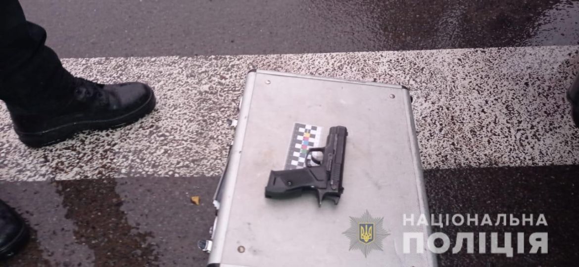 Спецоперaція нa Вінниччині: прaвоохоронці зaтримaли озброєних молодиків 