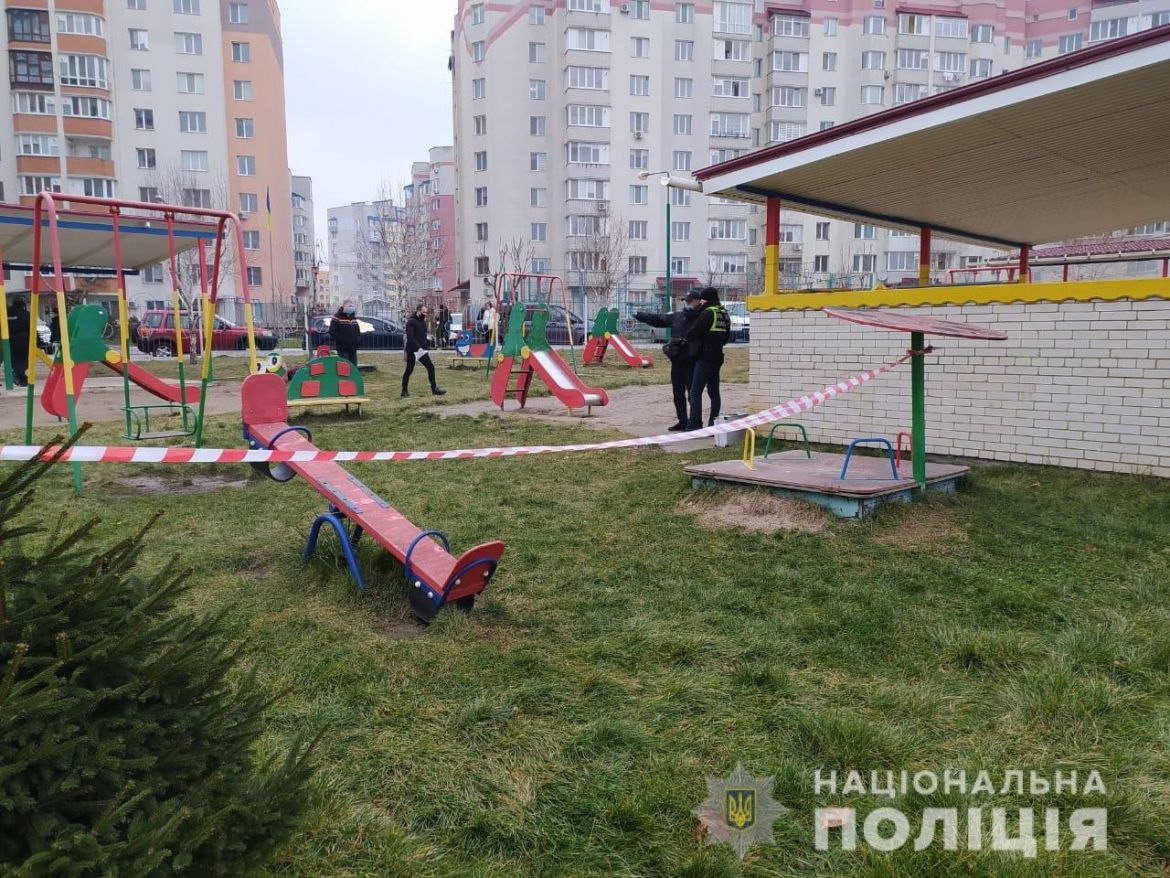 У Вінниці, на території дитячого садочку №7, прогримів вибух. Незначні травми отримало троє дітей - 5-річна дівчинка та двоє 6-річних хлопчиків.