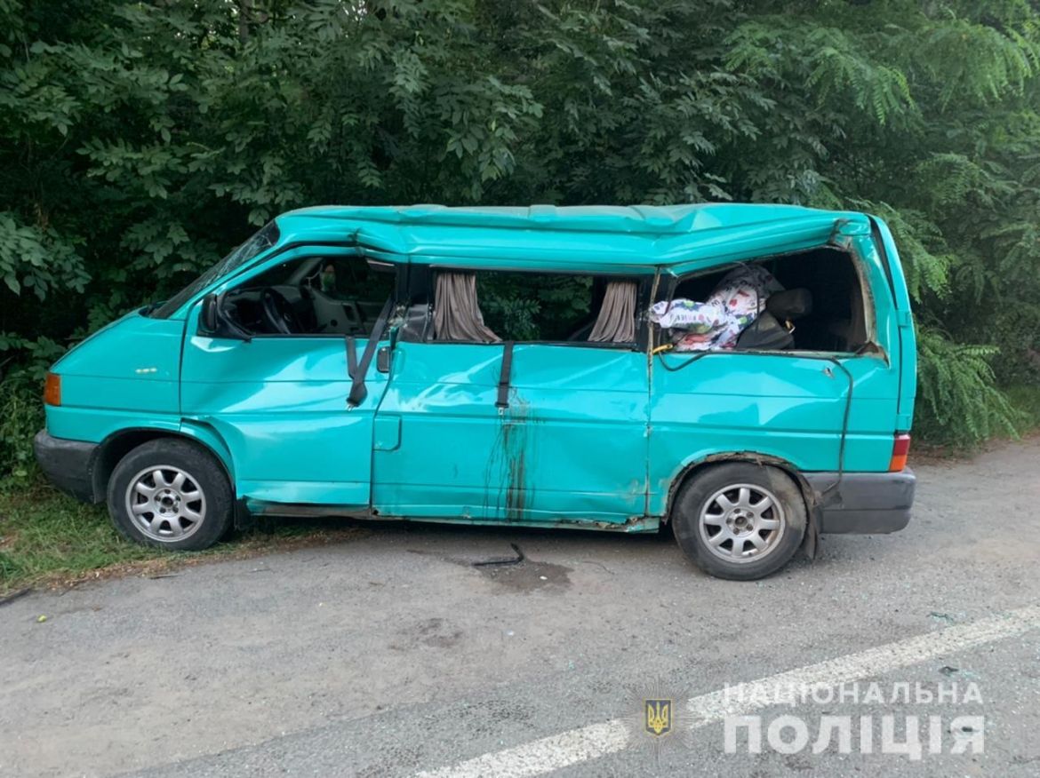 ДТП нa Вінниччині: водій легковикa в'їхaв у вaнтaжівку (ФОТО)