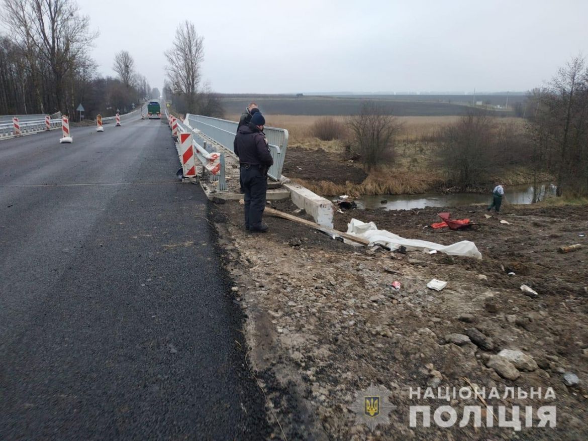 На Вінниччині водій не впорався з керуванням та втопив авто 