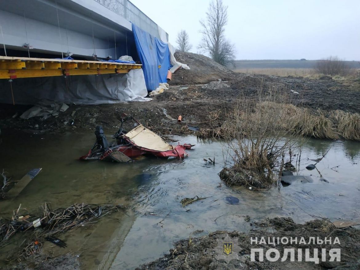 На Вінниччині водій не впорався з керуванням та втопив авто 
