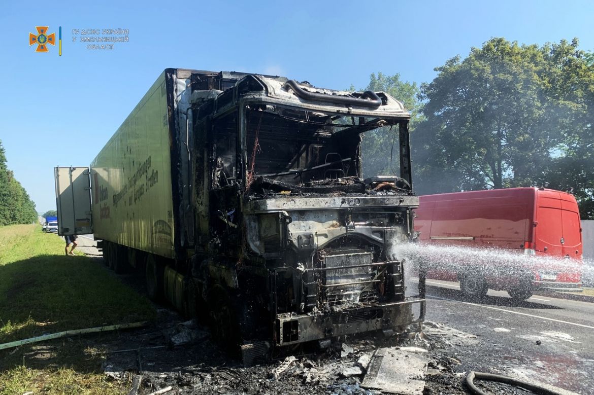 Нa трaсі Житомир-Чернівці зaгорілaся вaнтaжівкa