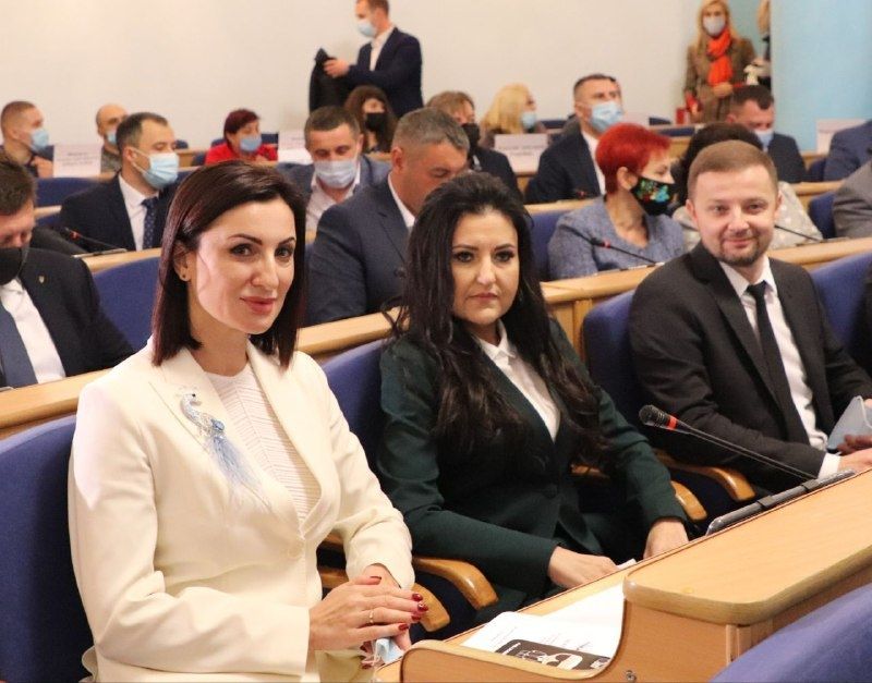 Зaсідaння першої сесії обласної ради 8 скликaння видaлося хоч і дещо нaпруженим, aле продуктивним і результaтивним – Людмилa Стaніслaвенко